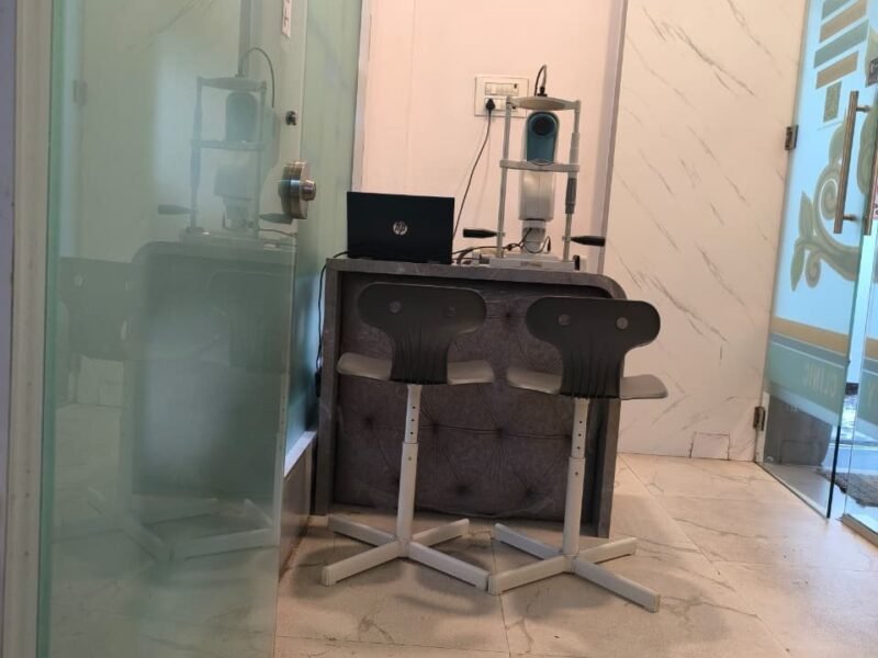 Consulting Room, Glass Partition at AMS Neolife